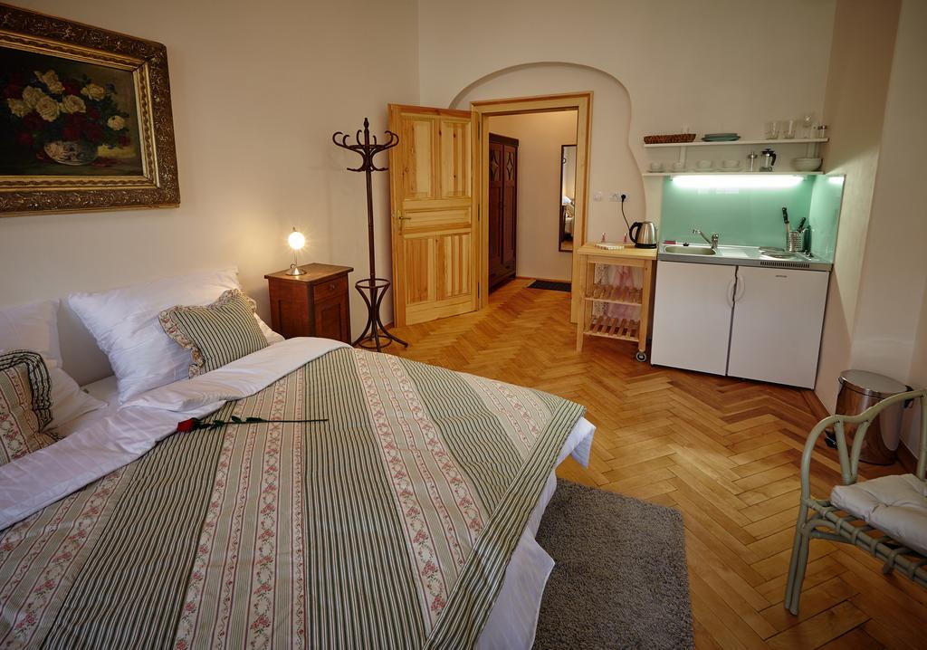 Queen Bee Apartments Πράγα Δωμάτιο φωτογραφία