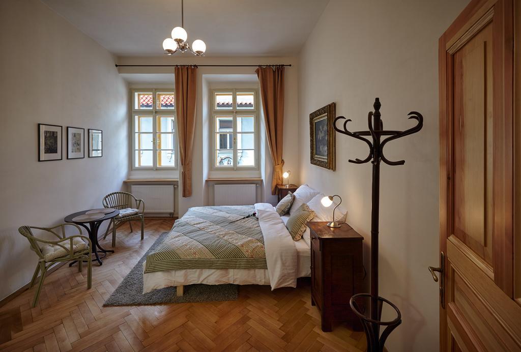 Queen Bee Apartments Πράγα Εξωτερικό φωτογραφία