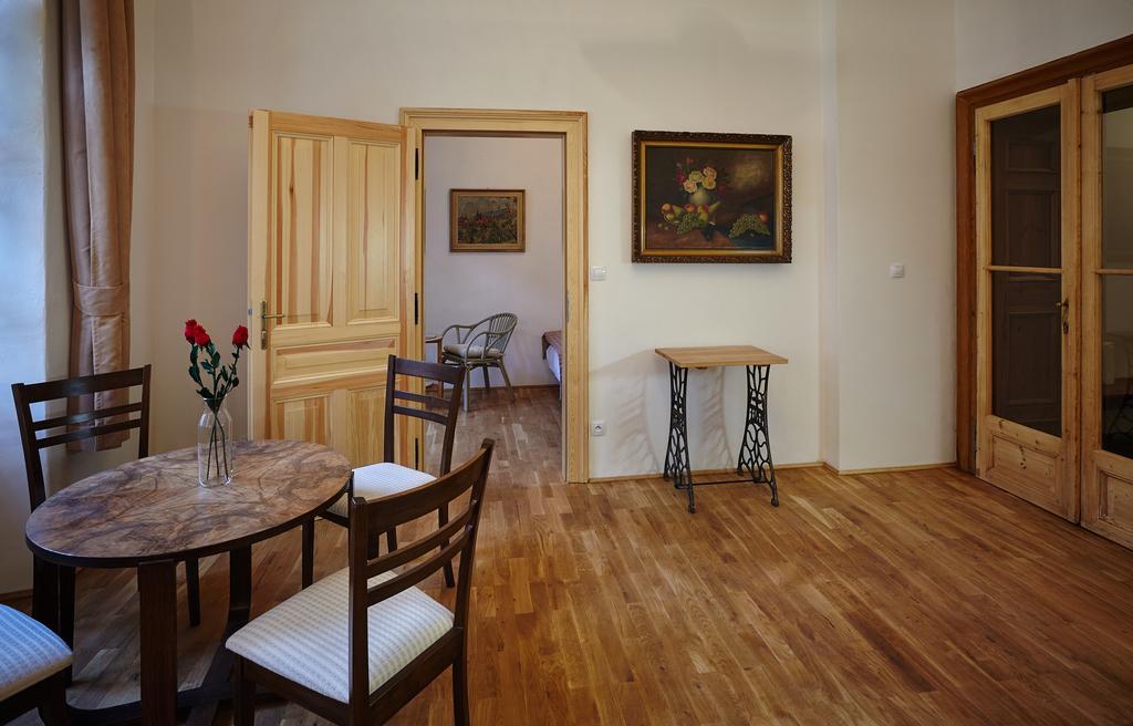 Queen Bee Apartments Πράγα Εξωτερικό φωτογραφία