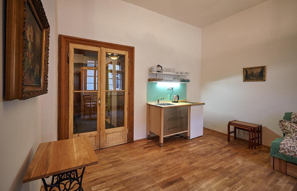 Queen Bee Apartments Πράγα Δωμάτιο φωτογραφία