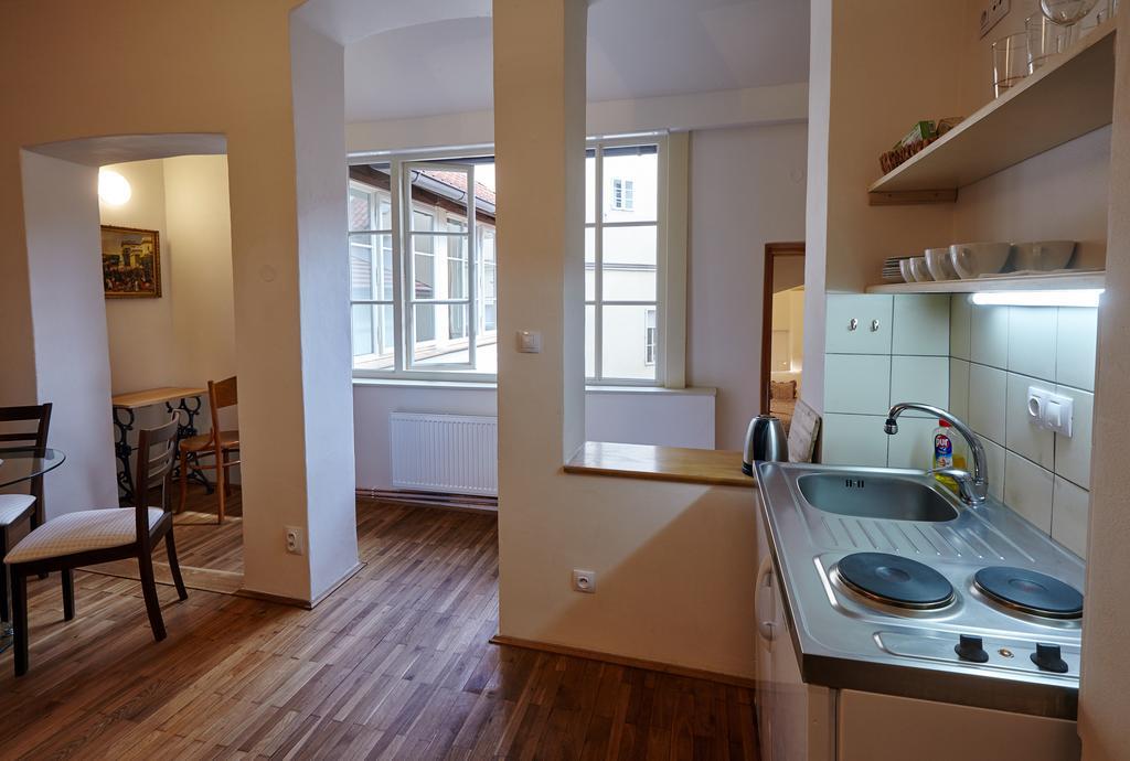 Queen Bee Apartments Πράγα Δωμάτιο φωτογραφία