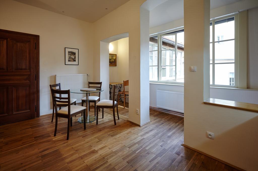 Queen Bee Apartments Πράγα Δωμάτιο φωτογραφία